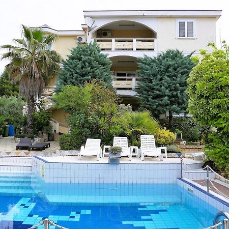 Villa Latina With 6 Apartments And A Shared Pool Vir Luaran gambar