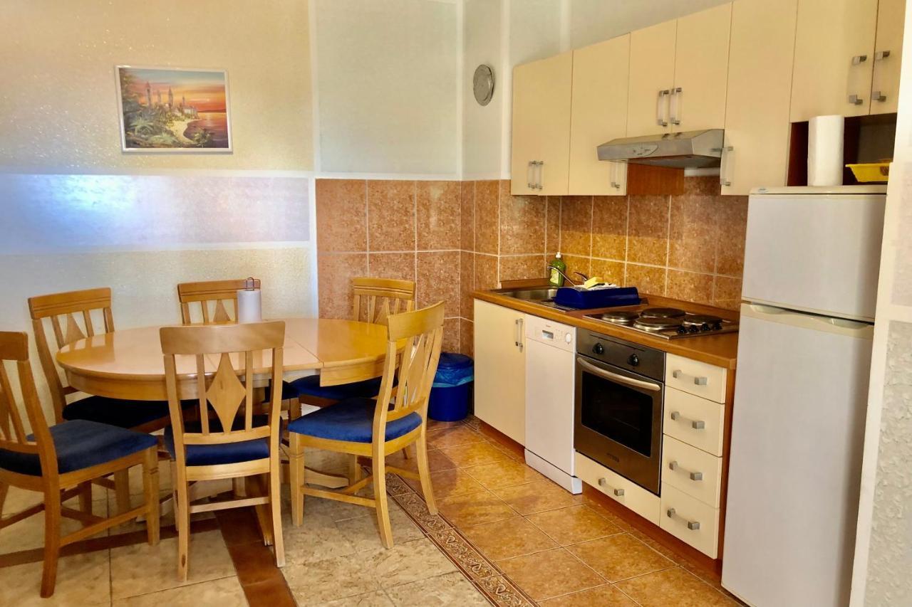 Villa Latina With 6 Apartments And A Shared Pool Vir Luaran gambar