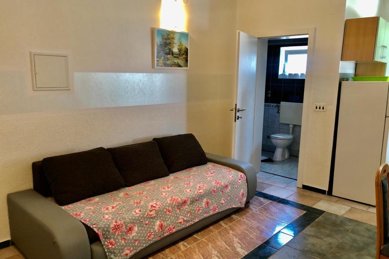 Villa Latina With 6 Apartments And A Shared Pool Vir Luaran gambar