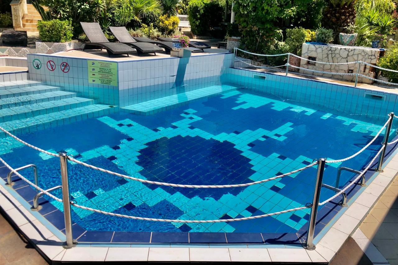Villa Latina With 6 Apartments And A Shared Pool Vir Luaran gambar