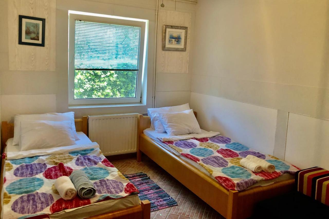 Villa Latina With 6 Apartments And A Shared Pool Vir Luaran gambar
