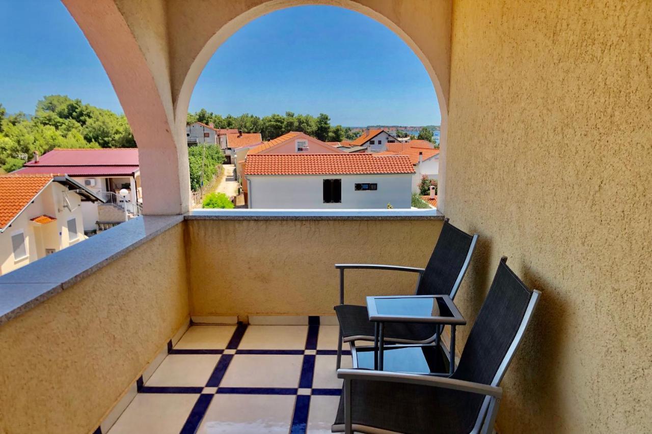 Villa Latina With 6 Apartments And A Shared Pool Vir Luaran gambar