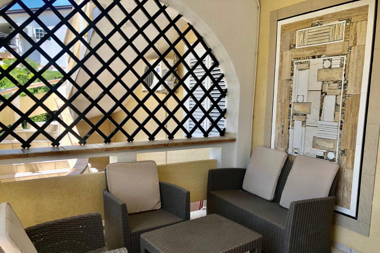 Villa Latina With 6 Apartments And A Shared Pool Vir Luaran gambar