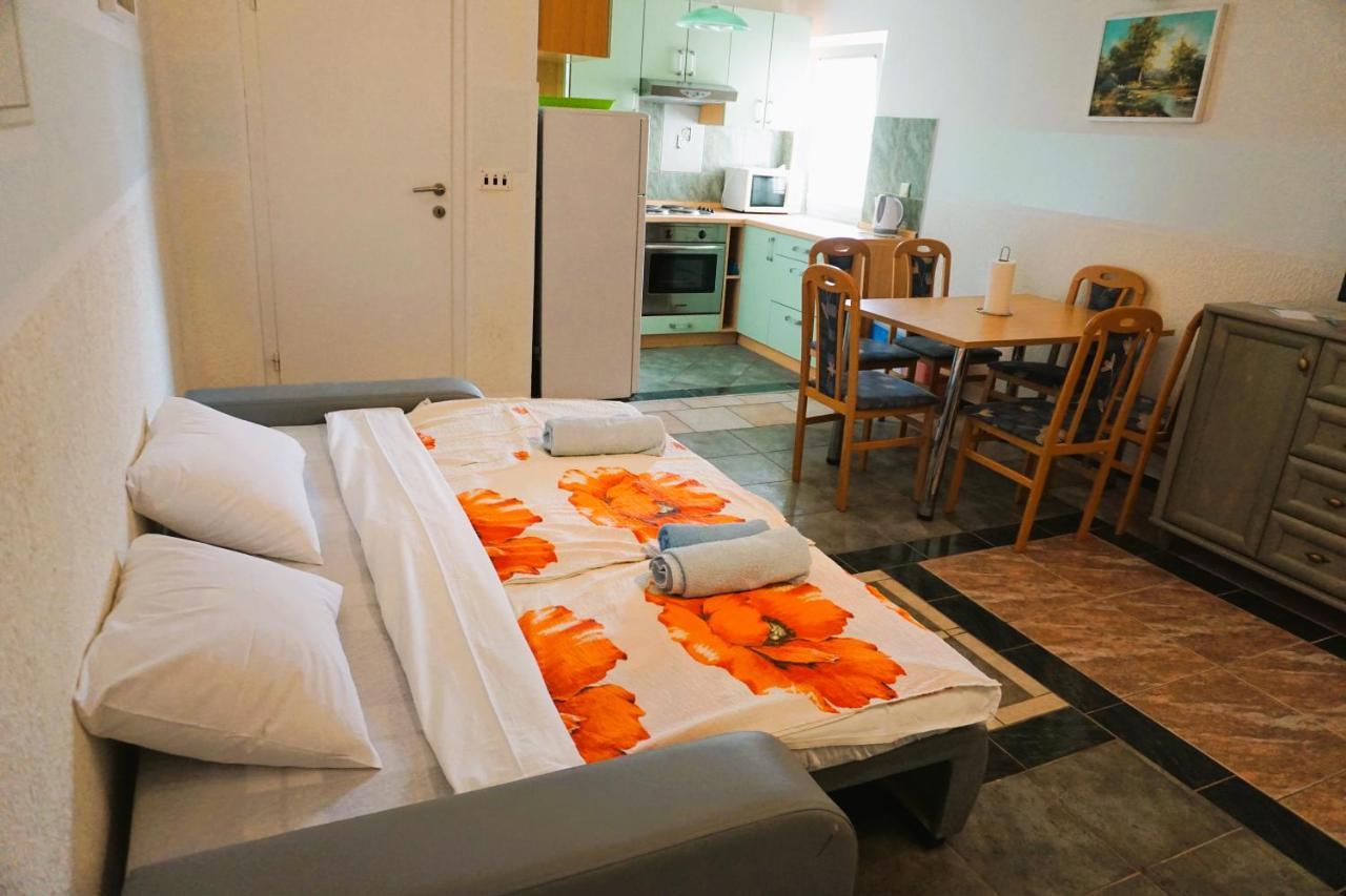 Villa Latina With 6 Apartments And A Shared Pool Vir Luaran gambar