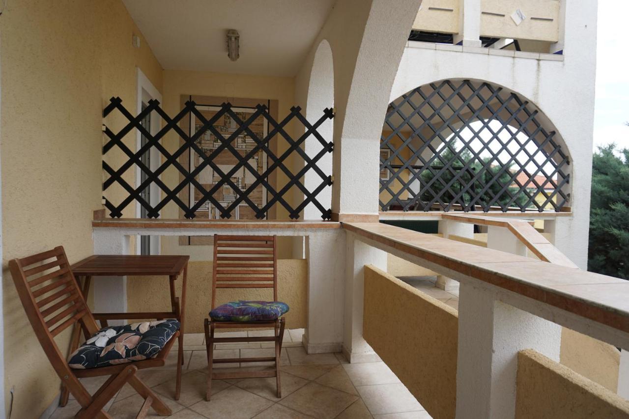Villa Latina With 6 Apartments And A Shared Pool Vir Luaran gambar