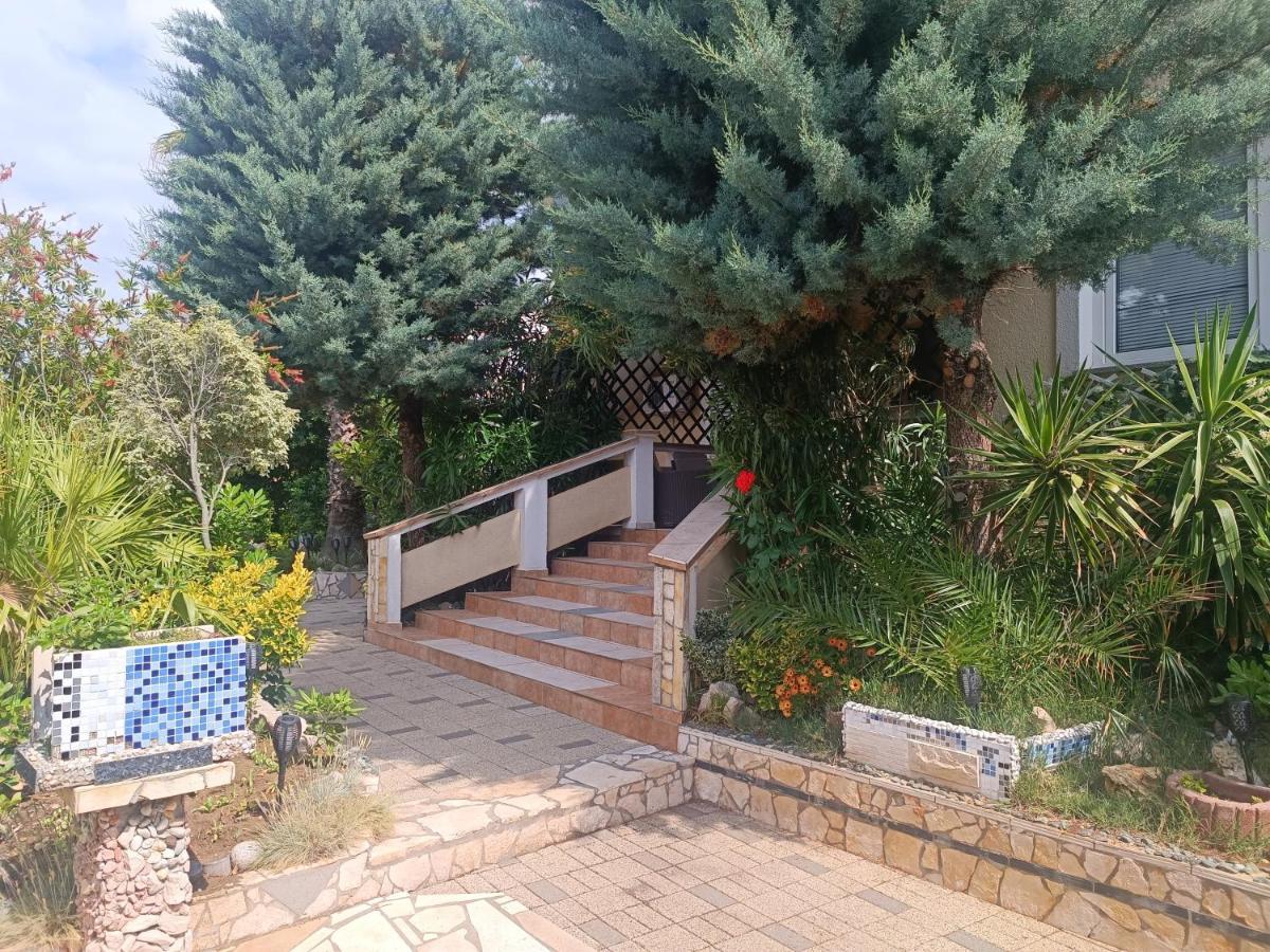 Villa Latina With 6 Apartments And A Shared Pool Vir Luaran gambar