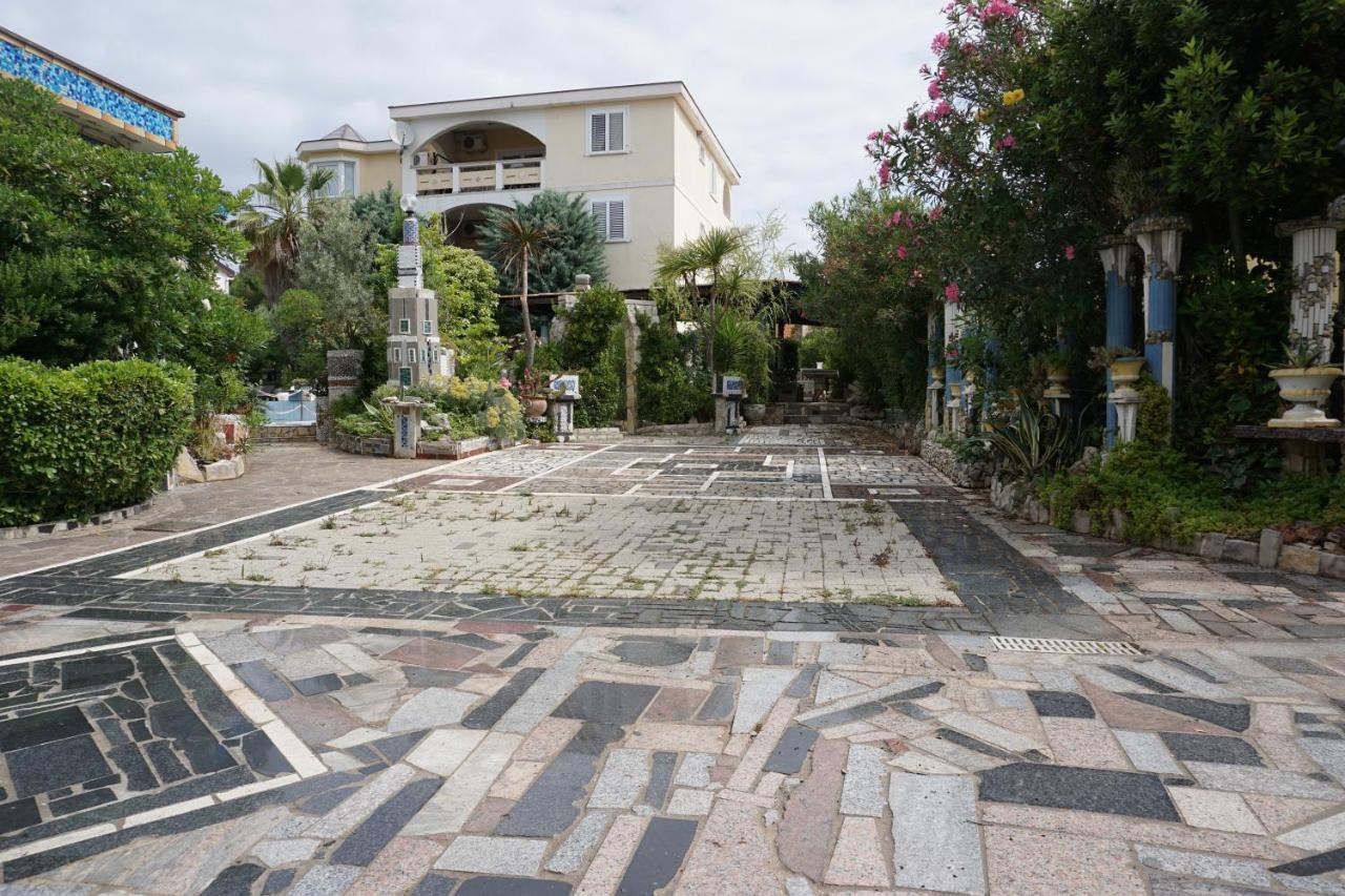 Villa Latina With 6 Apartments And A Shared Pool Vir Luaran gambar