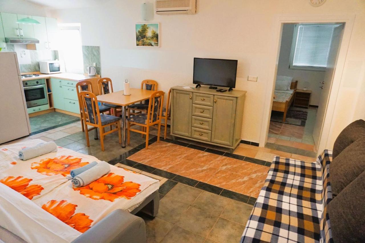 Villa Latina With 6 Apartments And A Shared Pool Vir Luaran gambar