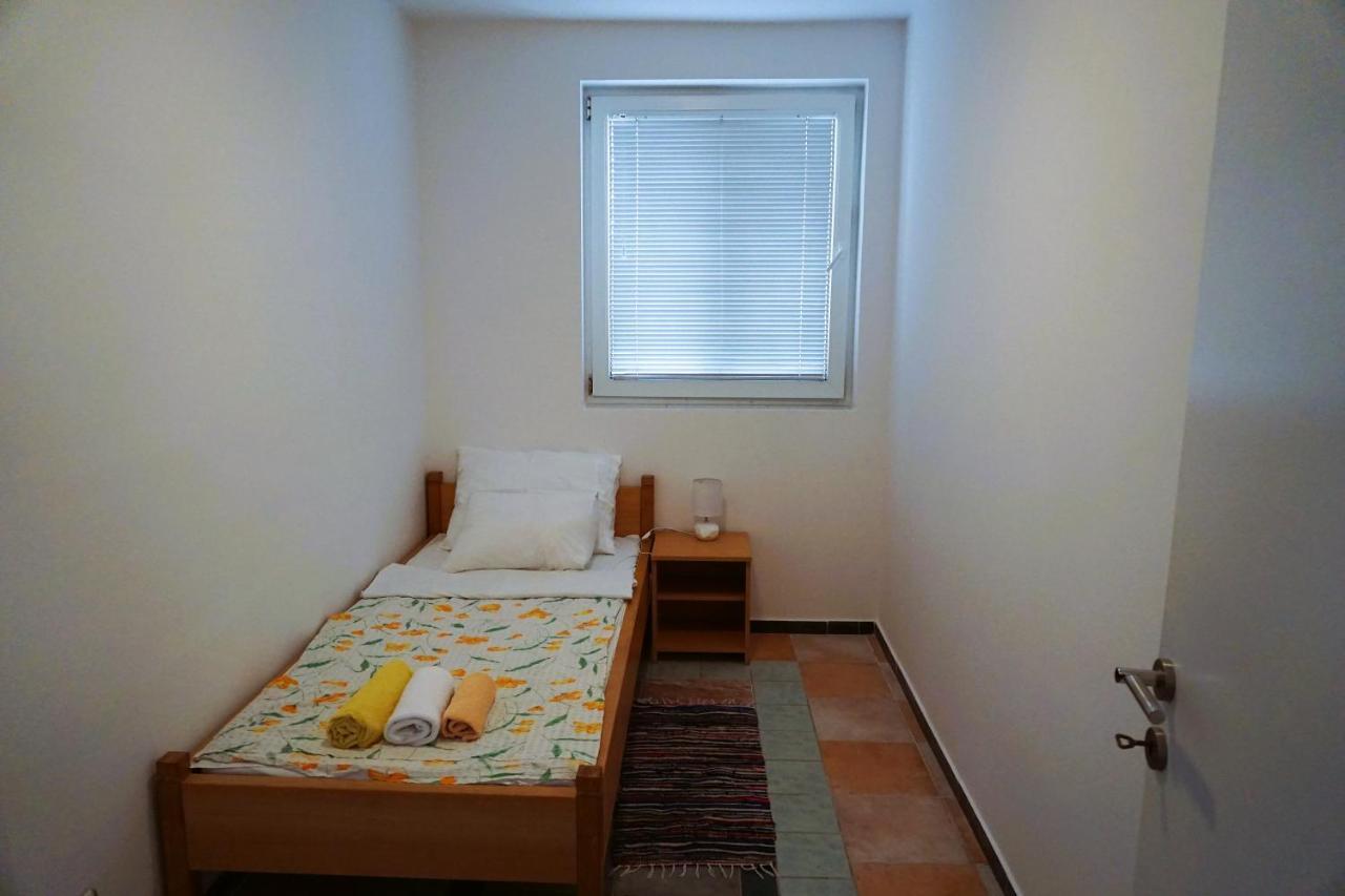 Villa Latina With 6 Apartments And A Shared Pool Vir Luaran gambar