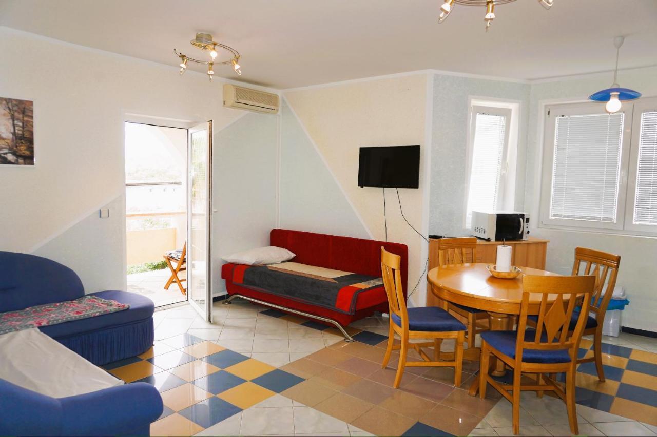 Villa Latina With 6 Apartments And A Shared Pool Vir Luaran gambar