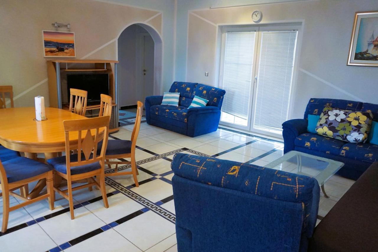 Villa Latina With 6 Apartments And A Shared Pool Vir Luaran gambar