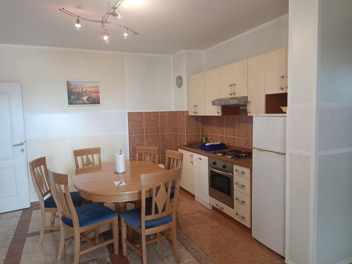 Villa Latina With 6 Apartments And A Shared Pool Vir Luaran gambar