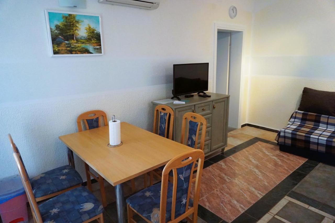 Villa Latina With 6 Apartments And A Shared Pool Vir Luaran gambar