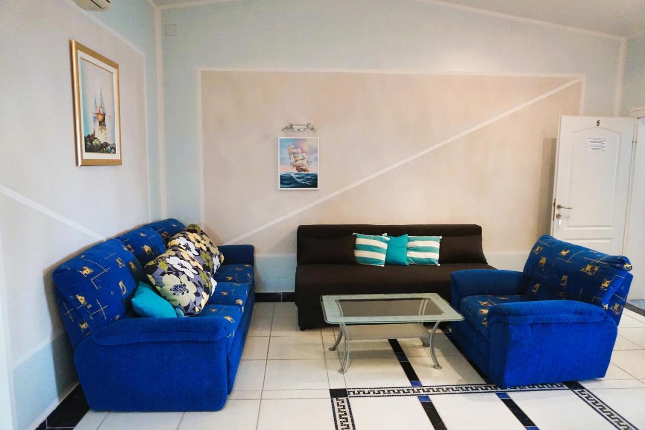 Villa Latina With 6 Apartments And A Shared Pool Vir Luaran gambar