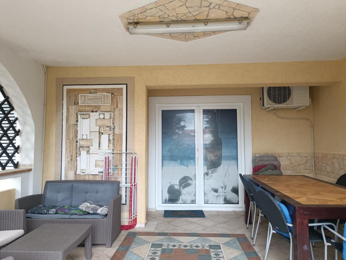 Villa Latina With 6 Apartments And A Shared Pool Vir Luaran gambar