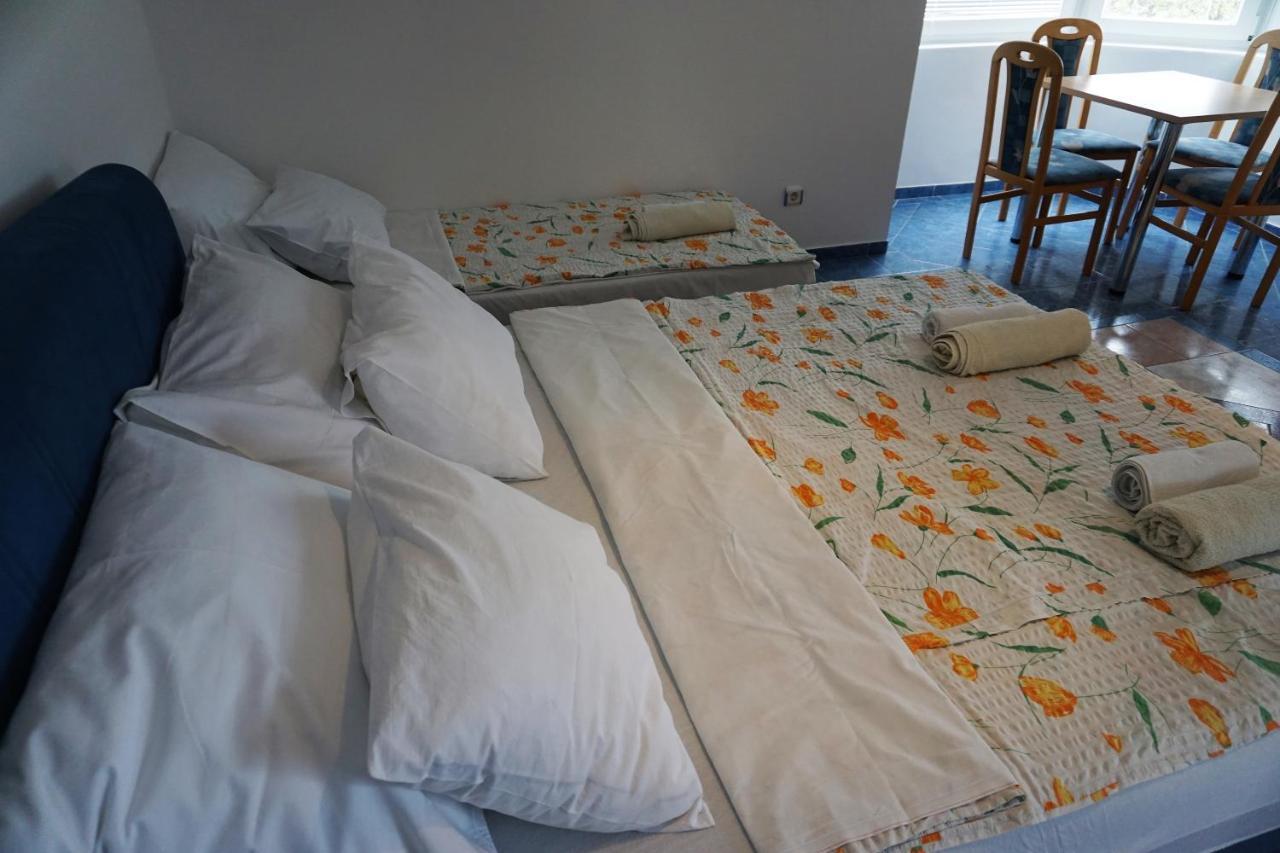 Villa Latina With 6 Apartments And A Shared Pool Vir Luaran gambar