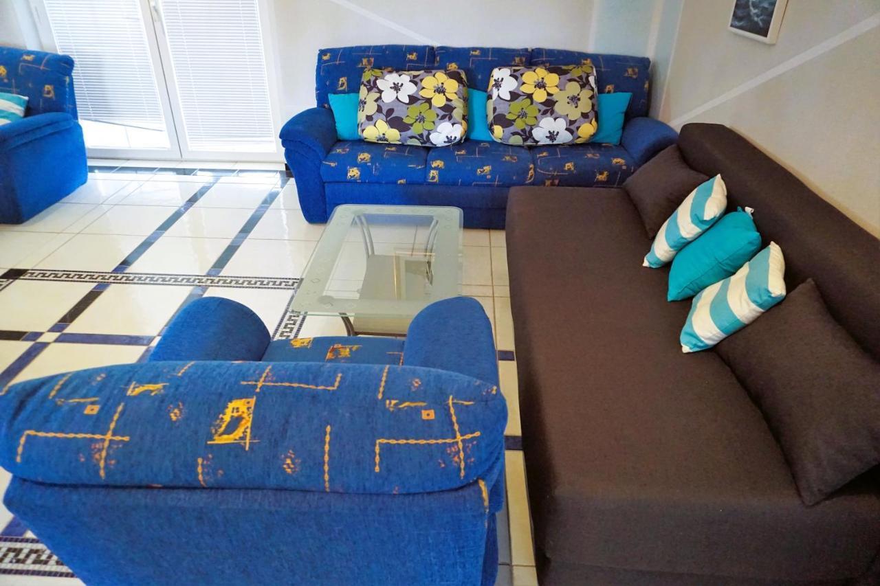 Villa Latina With 6 Apartments And A Shared Pool Vir Luaran gambar
