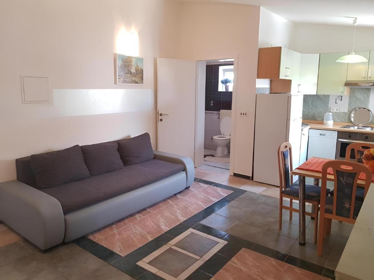Villa Latina With 6 Apartments And A Shared Pool Vir Luaran gambar